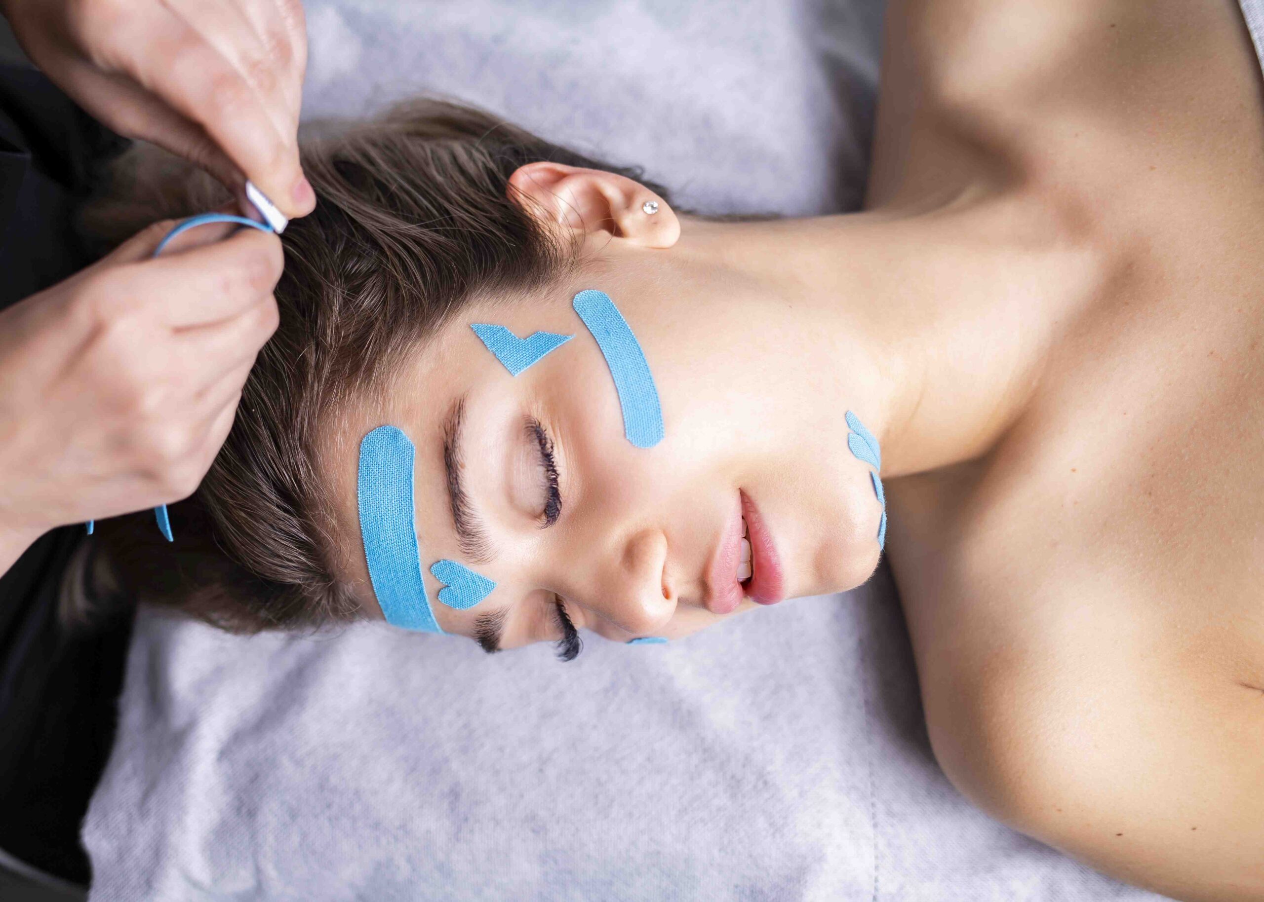 Strefa Zdrowia Wilanów w Warszawie - masaż, fizjoterapia, zabiegi - Masaż Kobido z kinezjotapingiem estetycznym